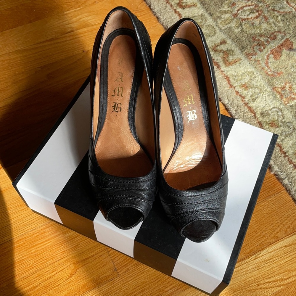 L.A.M.B. Tansy peep toe platform pump in black leather. Size 8